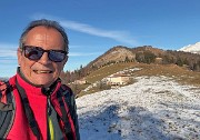 22 Salendo i bei pratoni innevati di Cascina Vecchia con vista in Vaccareggio